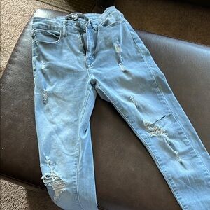 Junior’s Distressed Lightwash Jeans, Size 3